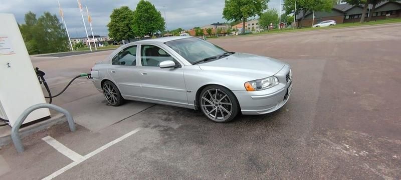 Mystic silver metallic Begagnad 2006 Volvo S60 Sedan | 38 000 kr (Marknadspris) - Bild 1/4
