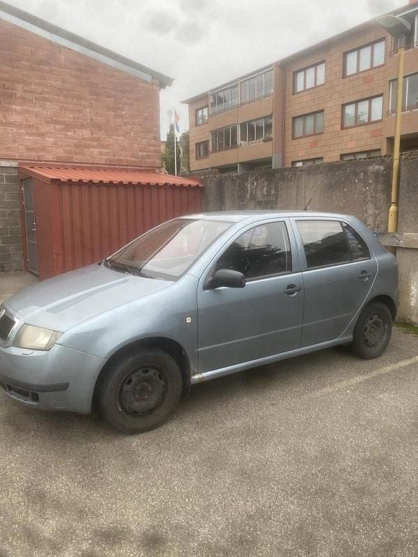 Grå Begagnad 2003 Skoda Fabia Halvkombi | 13 000 kr (Bra pris) - Bild 1/2