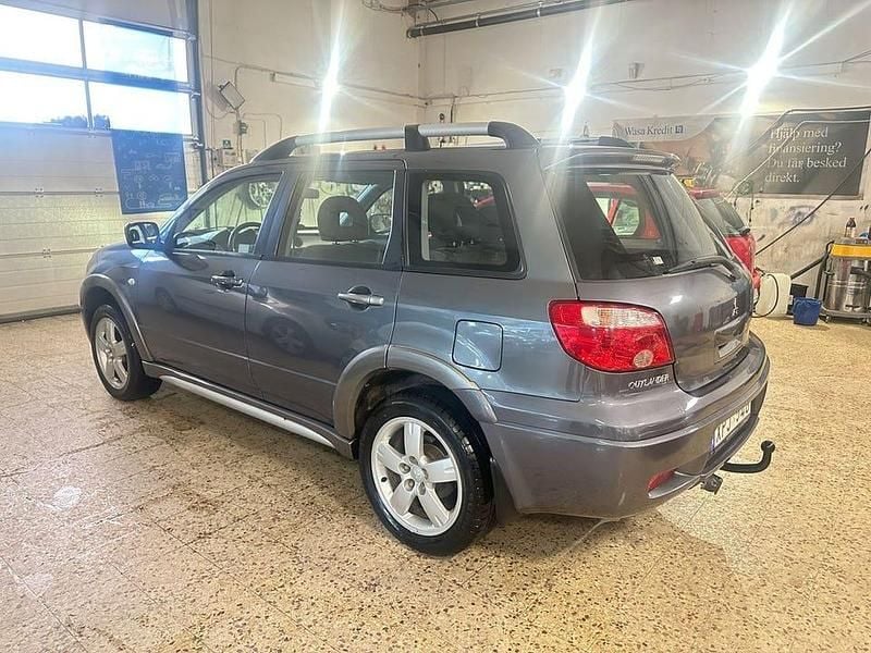 Begagnad Mitsubishi Outlander 160 HK (117 kW) 2006 Mörkgrå SUV