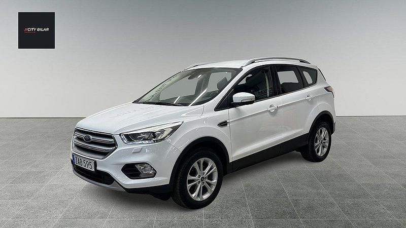 Vit Begagnad 2017 Ford Kuga Titanium SUV | 144 900 kr (Marknadspris) - Bild 1/4