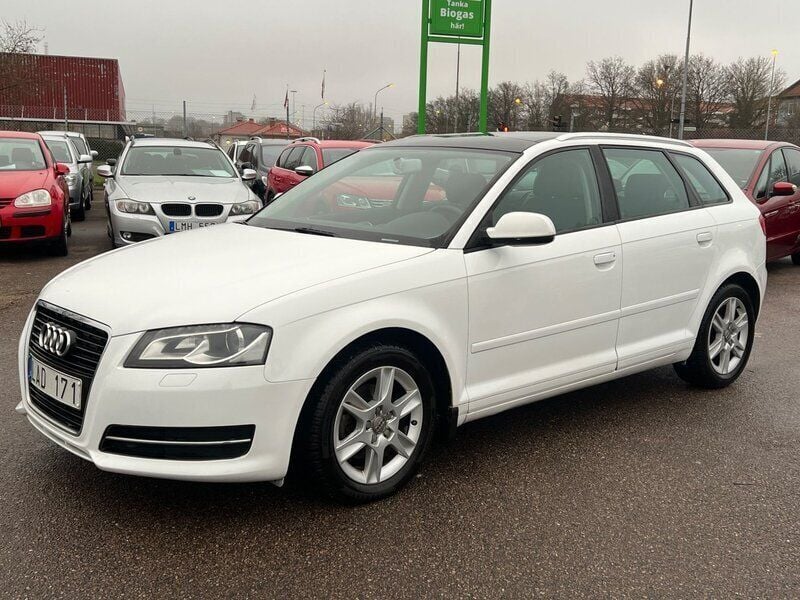 Vit Begagnad 2011 Audi A3 Sportback Attraction Halvkombi | 59 900 kr (Lite dyr) - Bild 1/4