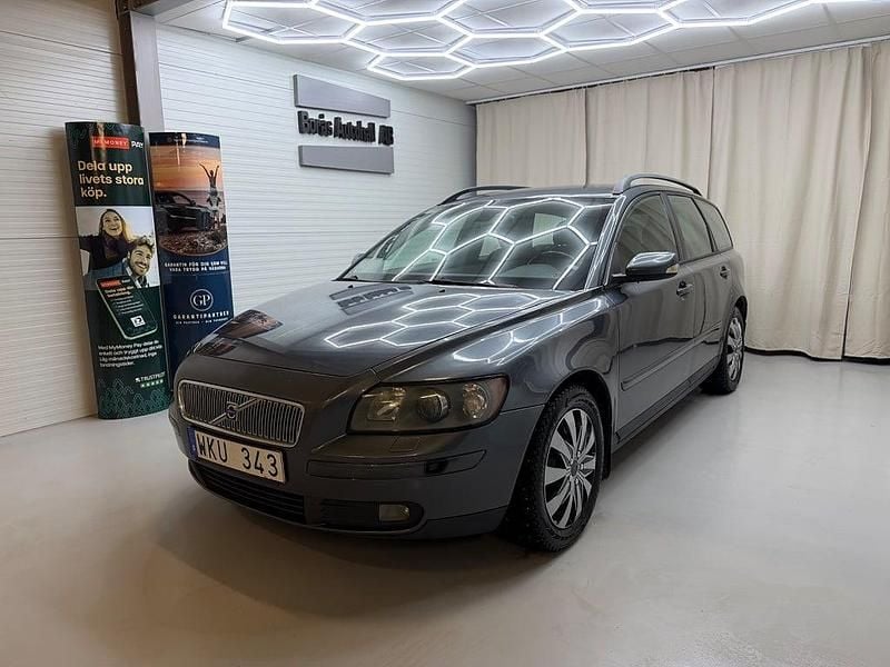 Begagnad Volvo V50 Momentum 220 HK (161 kW) 2004 Grå Kombi