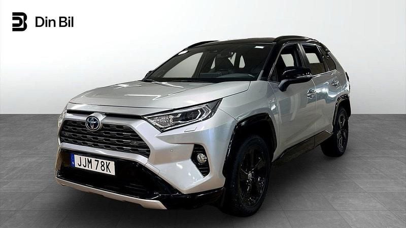 Grå Begagnad 2020 Toyota RAV4 Hybrid Style SUV | 324 900 kr (Bra pris) - Bild 1/4