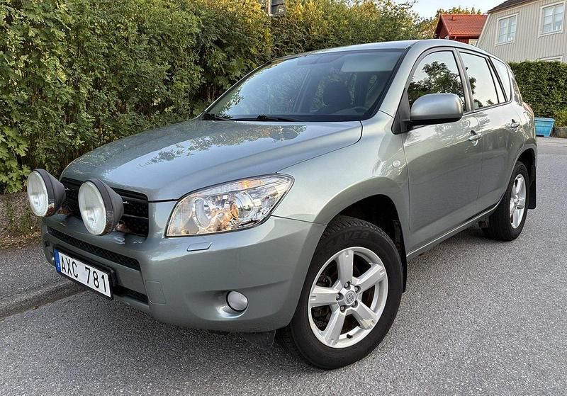 Grön Begagnad 2006 Toyota RAV4 SUV | 42 900 kr (Superpris) - Bild 1/4