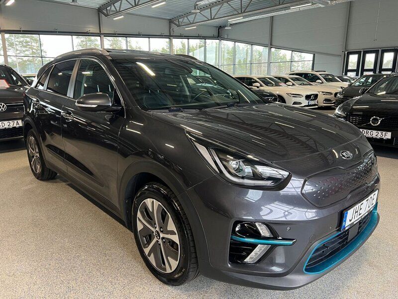 Grå Begagnad 2019 Kia e-Niro Advance SUV | 205 900 kr (Marknadspris) - Bild 1/4