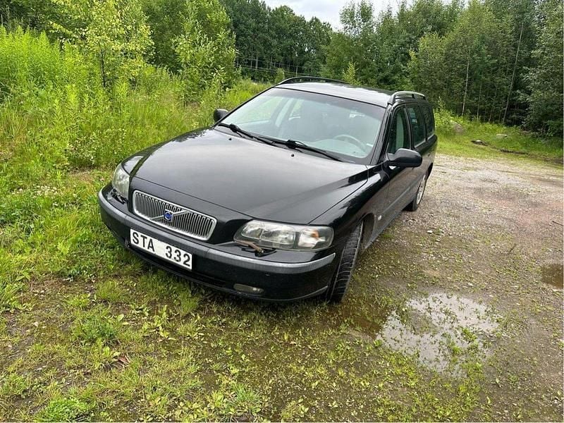 Svart Begagnad 2001 Volvo V70 Kombi | 17 000 kr (Bra pris) - Bild 1/4