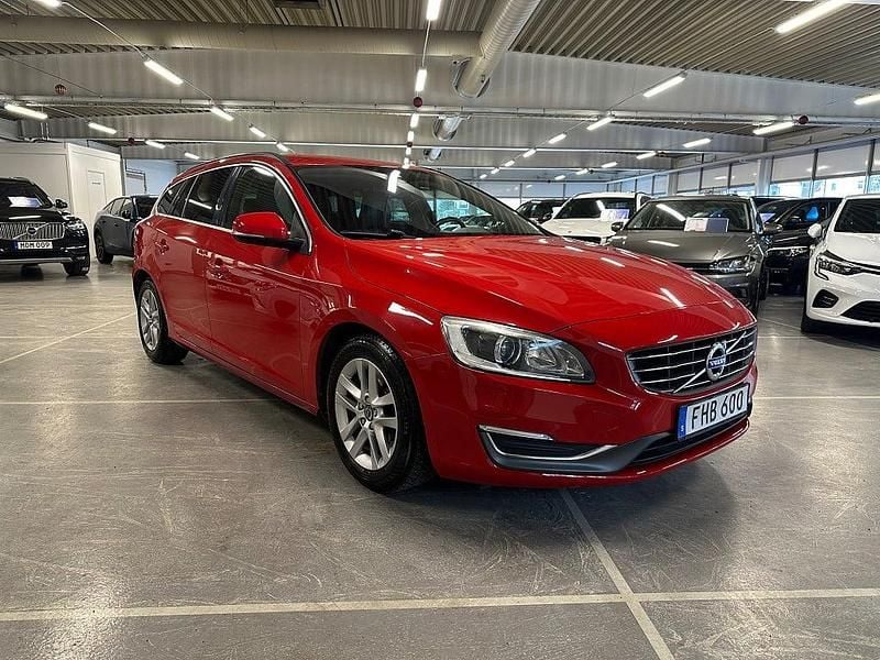 Begagnad Volvo V60 Momentum 181 HK (133 kW) 2014 Röd Kombi