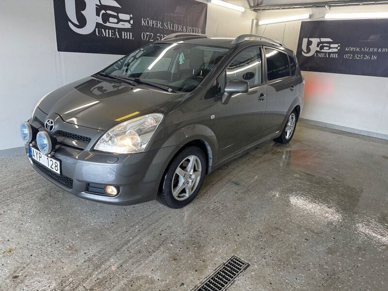 Grå Begagnad 2006 Toyota Corolla Verso Minibuss | 54 900 kr (Lite dyr) - Bild 1/4