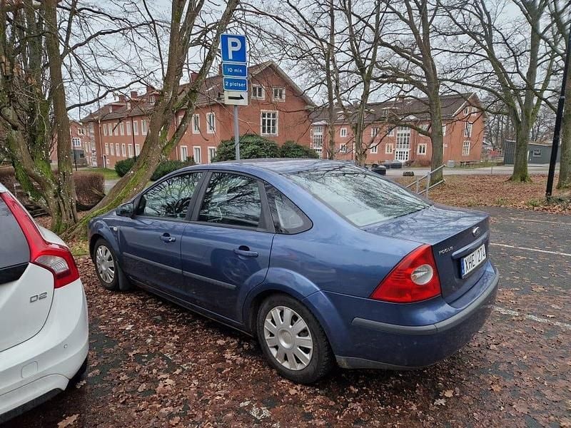 Begagnad 2006 Ford Focus Sedan | 16 000 kr (Marknadspris) - Bild 1/4