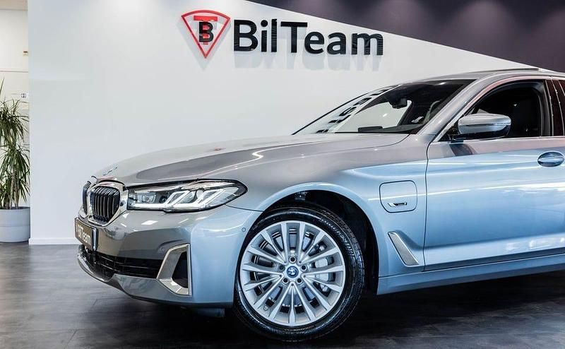 Begagnad BMW 530 Luxury Line 292 HK (214 kW) 2022 Blå Sedan