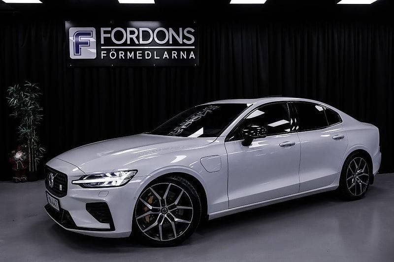 Vit Begagnad 2021 Volvo S60 R-Design Sedan | 429 900 kr (Marknadspris) - Bild 1/4