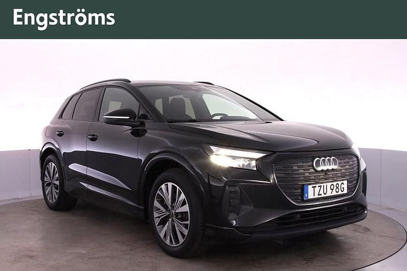 Svart Begagnad 2022 Audi Q4 e-tron Advanced Plus SUV | 329 000 kr (Marknadspris) - Bild 1/4