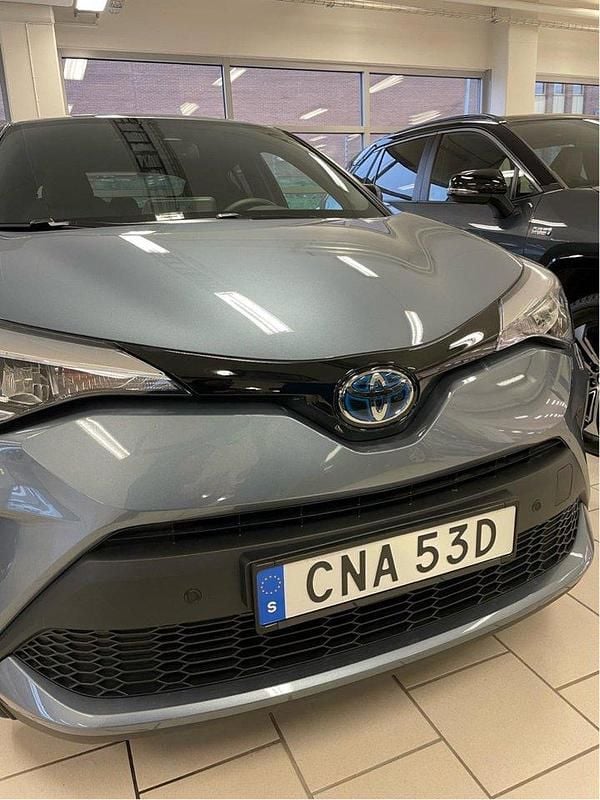 Grå Begagnad 2021 Toyota C-HR Edition SUV | 230 000 kr (Bra pris) - Bild 1/4