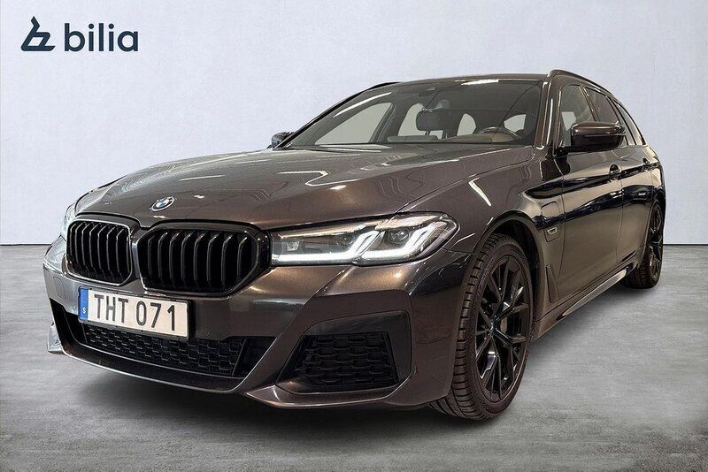 Grå Begagnad 2021 BMW 530e M Sport Kombi | 399 000 kr (Lite dyr) - Bild 1/3