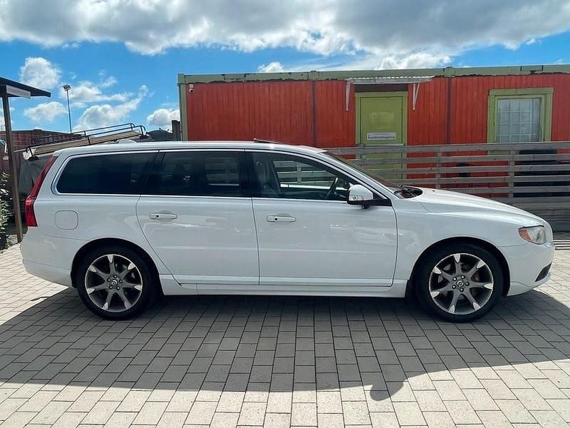 Begagnad Volvo V70 Summum 200 HK (147 kW) 2009 Vit Kombi