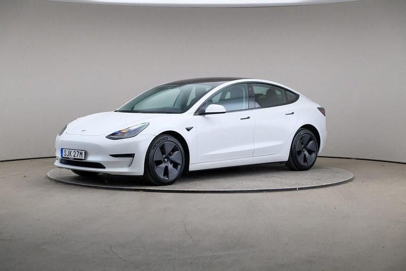 Vit (multicoat vit (pärl)) Begagnad 2022 Tesla Model 3 Long Range AWD Sedan | 335 000 kr (Marknadspris) - Bild 1/4