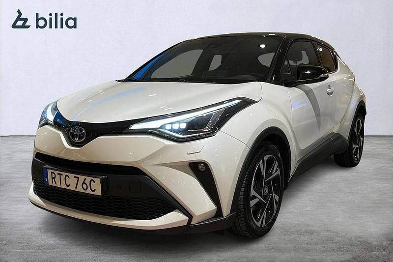 Vit Begagnad 2022 Toyota C-HR Edition SUV | 274 500 kr (Marknadspris) - Bild 1/3