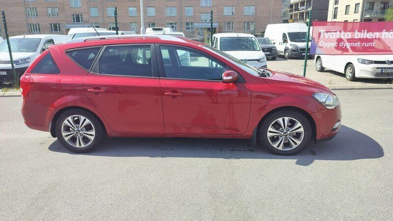 Röd Begagnad 2011 Kia Ceed Sportswagon Kombi | 44 900 kr (Marknadspris) - Bild 1/4