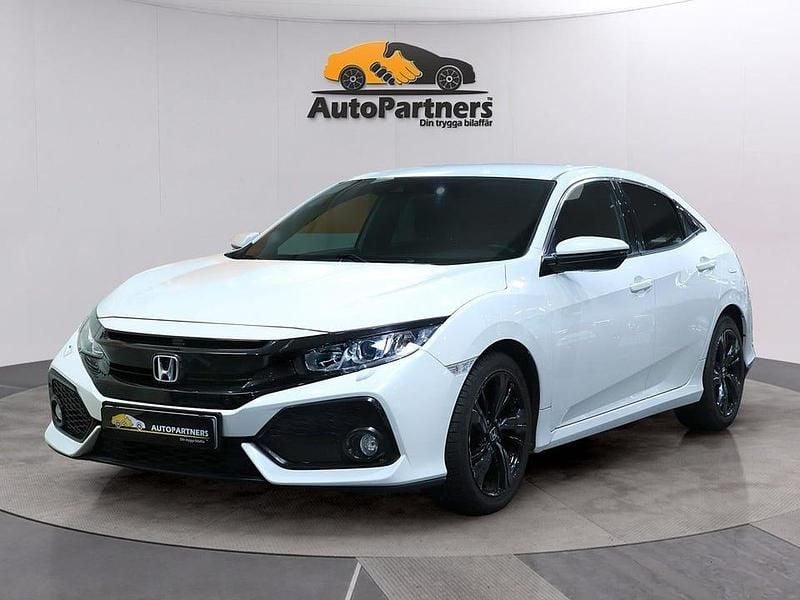 Vit Begagnad 2017 Honda Civic Halvkombi | 167 900 kr (Marknadspris) - Bild 1/3