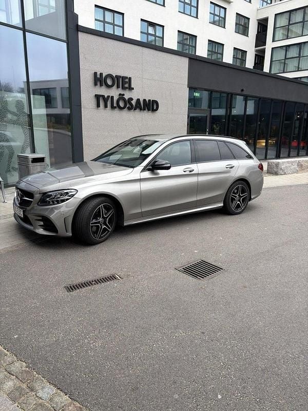 Silver Begagnad 2021 Mercedes C220 AMG line Kombi | 305 000 kr (Superpris) - Bild 1/4