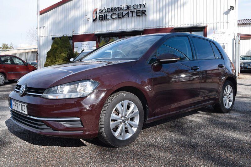 Svart Begagnad 2017 VW Golf VII Halvkombi | 154 900 kr (Marknadspris) - Bild 1/4