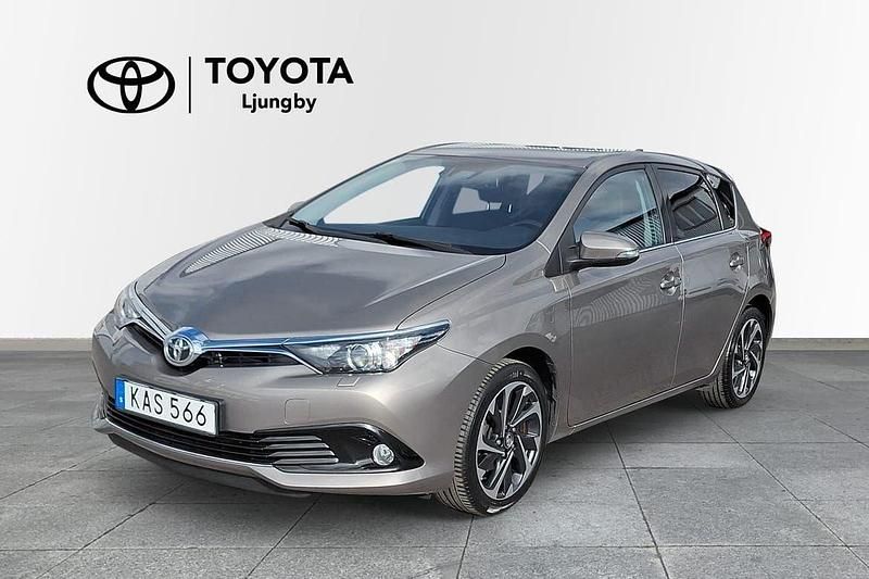 Brun Begagnad 2015 Toyota Auris Active Halvkombi | 145 000 kr (Marknadspris) - Bild 1/3