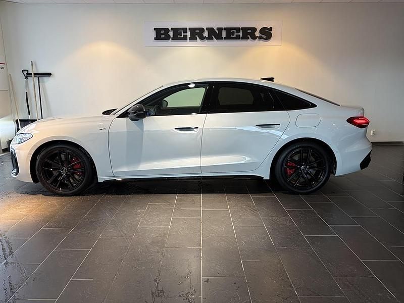Vit Ny 2025 Audi A5 Sport Sedan | 669 900 kr - Bild 1/4