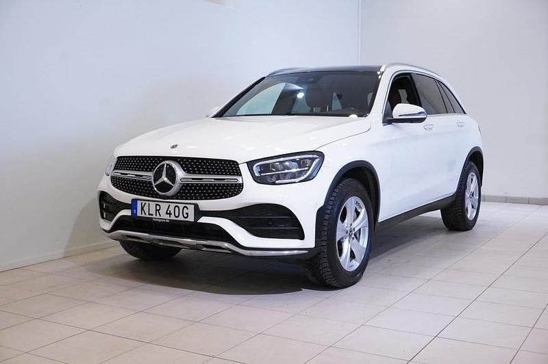 Vit Begagnad 2022 Mercedes GLC300 AMG line | 449 900 kr (Bra pris) - Bild 1/4