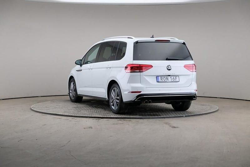 Begagnad VW Touran R-line 150 HK (110 kW) 2022 Vit Minibuss