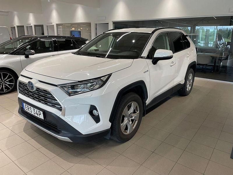 Vit Begagnad 2019 Toyota RAV4 Hybrid Active SUV | 309 900 kr (Marknadspris) - Bild 1/1