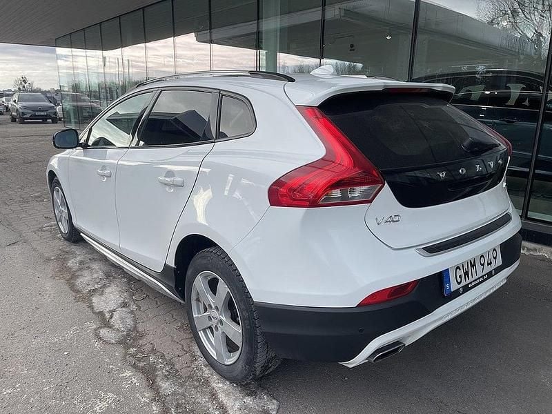 Begagnad Volvo V40 Summum 150 HK (110 kW) 2013 Vit Halvkombi