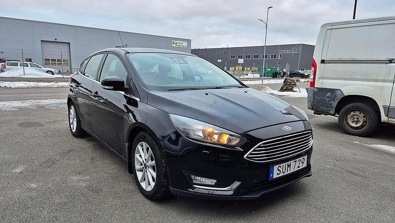 Begagnad Ford Focus Titanium 101 HK (74 kW) 2015 Svart Halvkombi