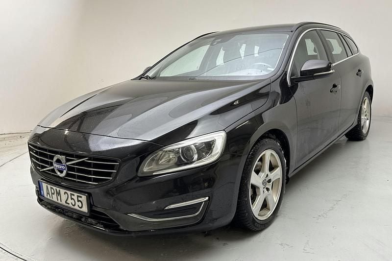 Svart Begagnad 2015 Volvo V60 Momentum Kombi | 123 000 kr (Bra pris) - Bild 1/4