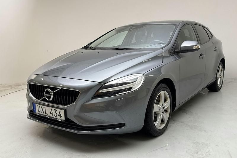 Grå Begagnad 2018 Volvo V40 Business Edition | 154 800 kr (Lite dyr) - Bild 1/4
