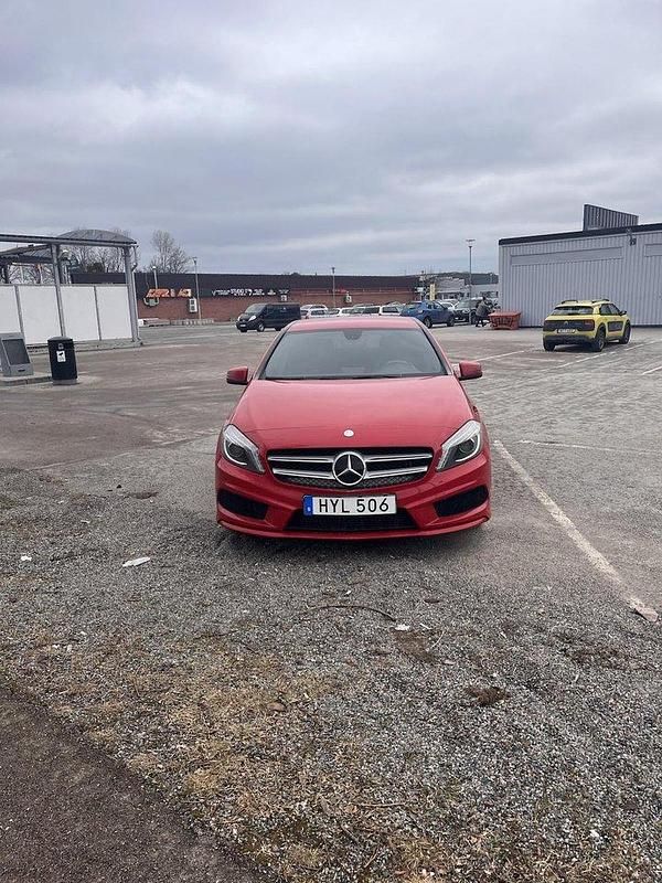 Röd Begagnad 2016 Mercedes A200 AMG line Halvkombi | 149 000 kr (Bra pris) - Bild 1/4