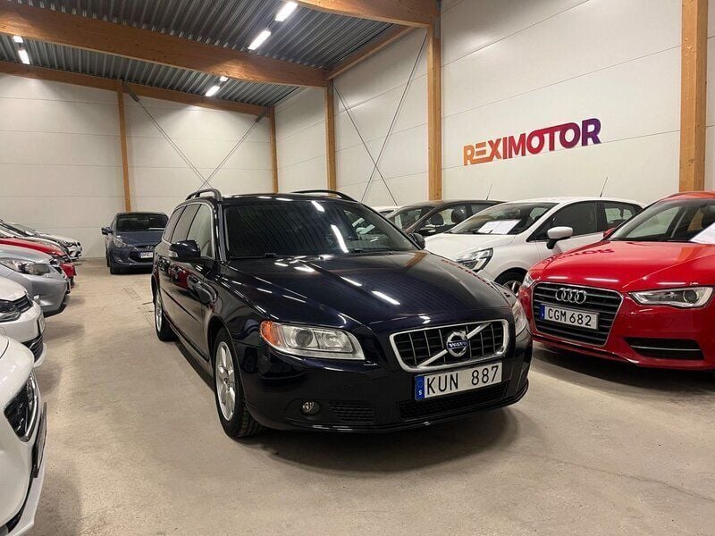 Mörkblå Begagnad 2010 Volvo V70 Momentum Kombi | 89 900 kr (Marknadspris) - Bild 1/4