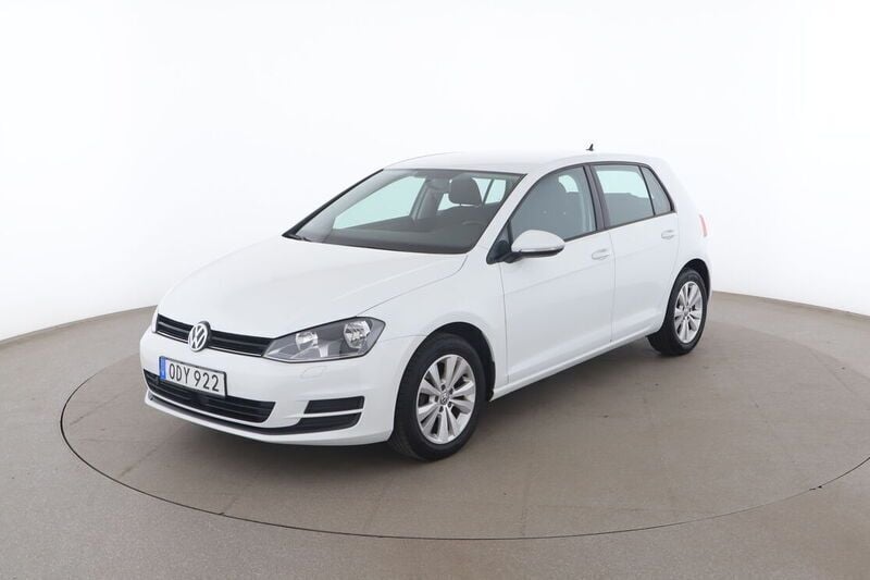Vit Begagnad 2016 VW Golf VII Sedan | 134 000 kr (Marknadspris) - Bild 1/4