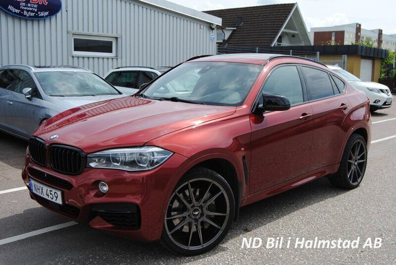 Röd Begagnad 2016 BMW X6 M50 M Sport SUV | 369 900 kr (Marknadspris) - Bild 1/4