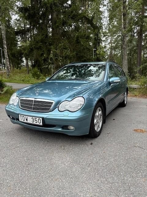 Blå Begagnad 2002 Mercedes C200 Kombi | 34 000 kr (Dyr) - Bild 1/4