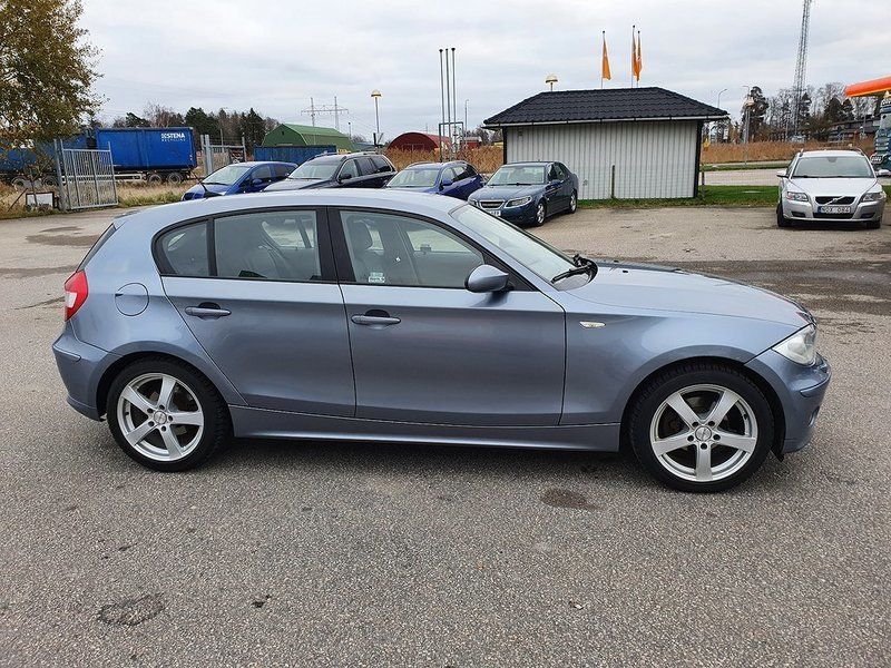 Begagnad BMW 118 Advantage 122 HK (89 kW) 2004 Ljusblå Halvkombi