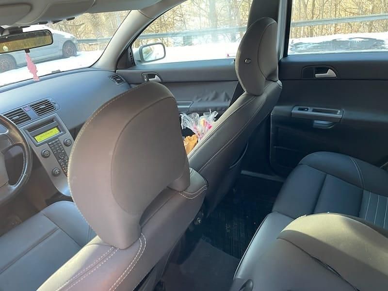 Begagnad 2005 Volvo V50 Kombi | 28 000 kr (Marknadspris) - Bild 1/4