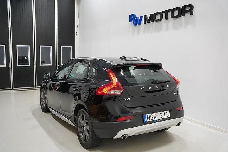 Begagnad Volvo V40 Summum 150 HK (110 kW) 2013 Svart Halvkombi
