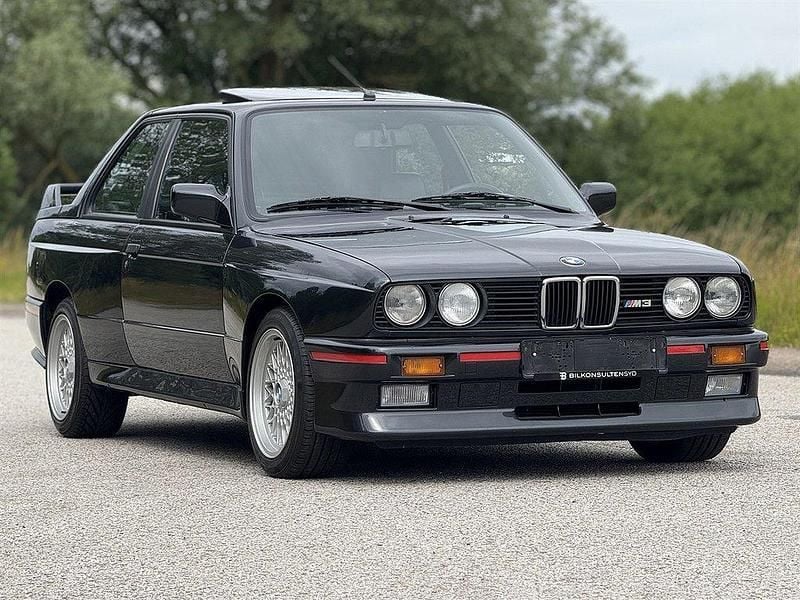 Brun Begagnad 2011 BMW M3 Sedan | 769 900 kr - Bild 1/4