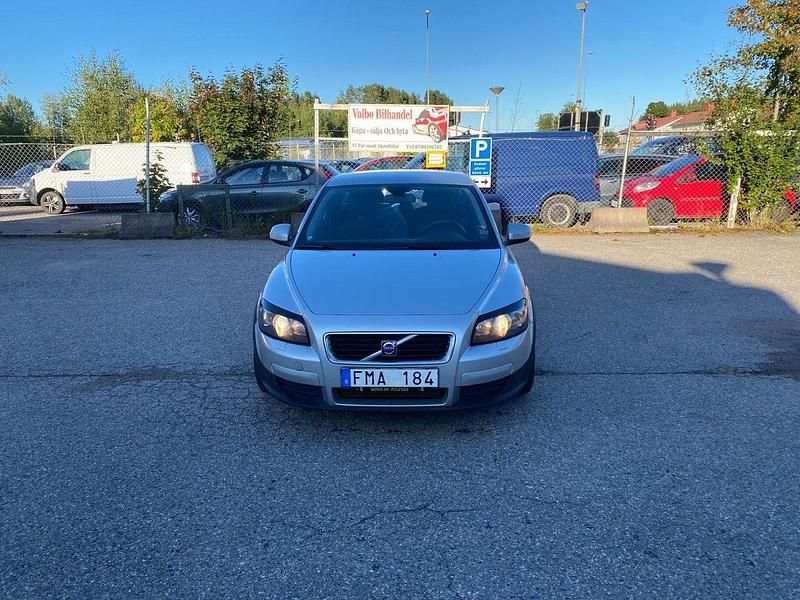 Ljusgrå Begagnad 2009 Volvo C30 Drive Kinetic Halvkombi | 36 900 kr (Marknadspris) - Bild 1/4