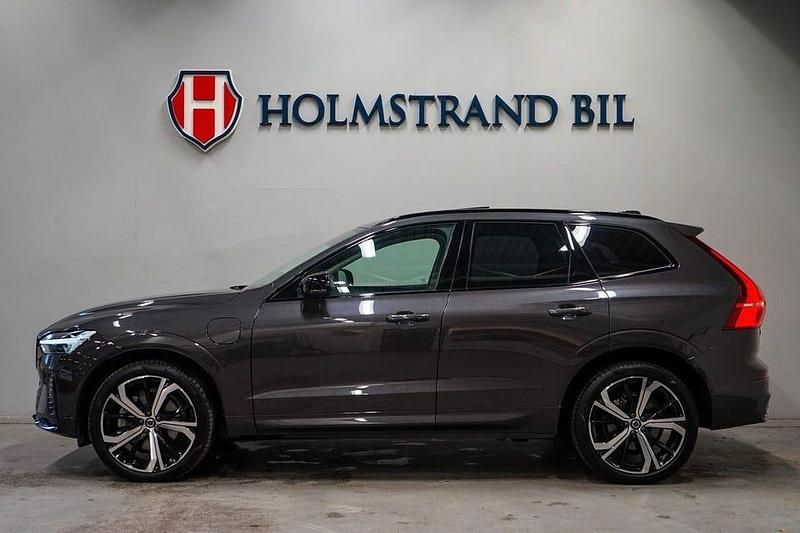Grå Begagnad 2024 Volvo XC60 Plus SUV | 524 900 kr (Lite dyr) - Bild 1/4