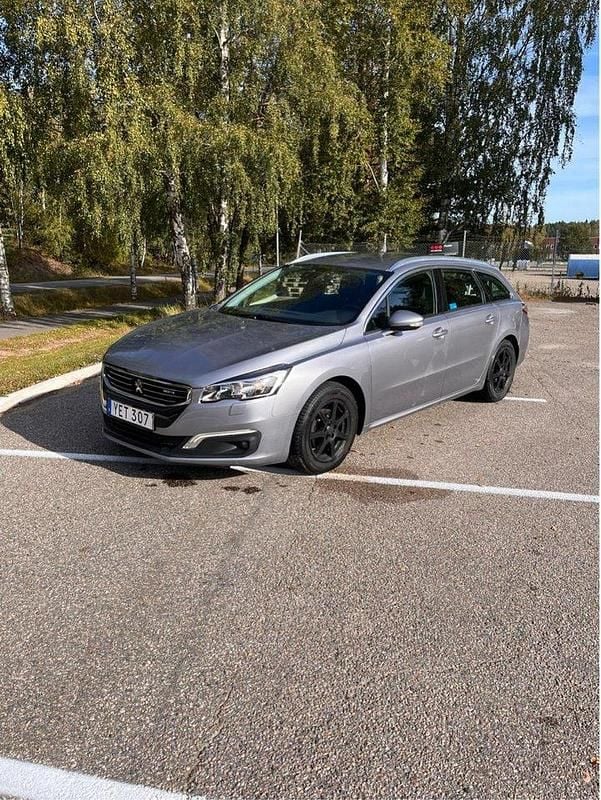 Grå Begagnad 2016 Peugeot 508 Kombi | 130 000 kr (Marknadspris) - Bild 1/4