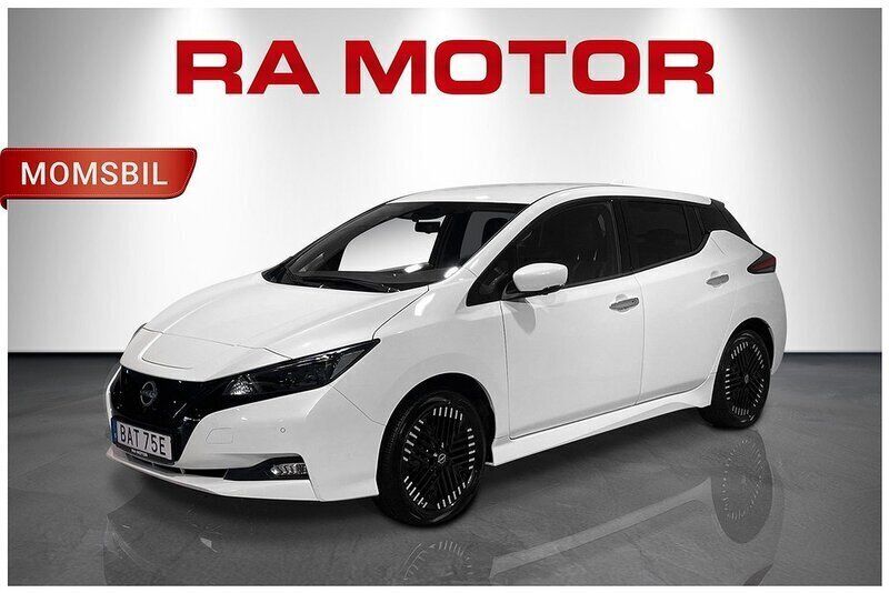 Vit (svart) Begagnad 2022 Nissan Leaf Tekna Halvkombi | 324 800 kr - Bild 1/4