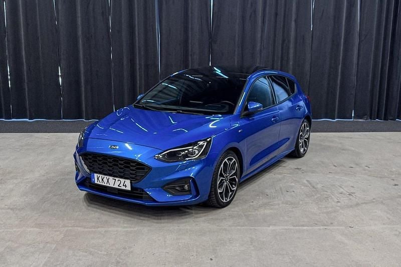 Blå Begagnad 2018 Ford Focus ST-Line Halvkombi | 169 900 kr (Marknadspris) - Bild 1/4