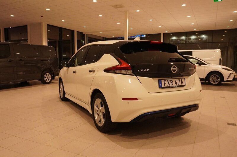 Begagnad Nissan Leaf Tekna 160 kW (218 HK) 2021 Vit Halvkombi