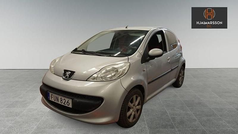 Grå Begagnad 2007 Peugeot 107 Halvkombi | 19 000 kr (Bra pris) - Bild 1/4